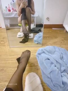 《重磅顶流☀️网红泄密》露脸才是王道!平台40万粉颜值主播【兔兔睡不醒】土豪数千元定制反差私拍~紫薇打炮淫水特别多(12)